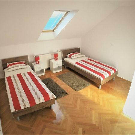 Apartments "Pavic" Near Zagreb Airport Velika Gorica Buitenkant foto