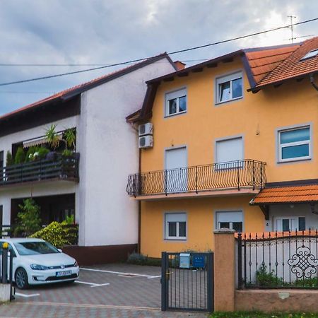 Apartments "Pavic" Near Zagreb Airport Velika Gorica Buitenkant foto
